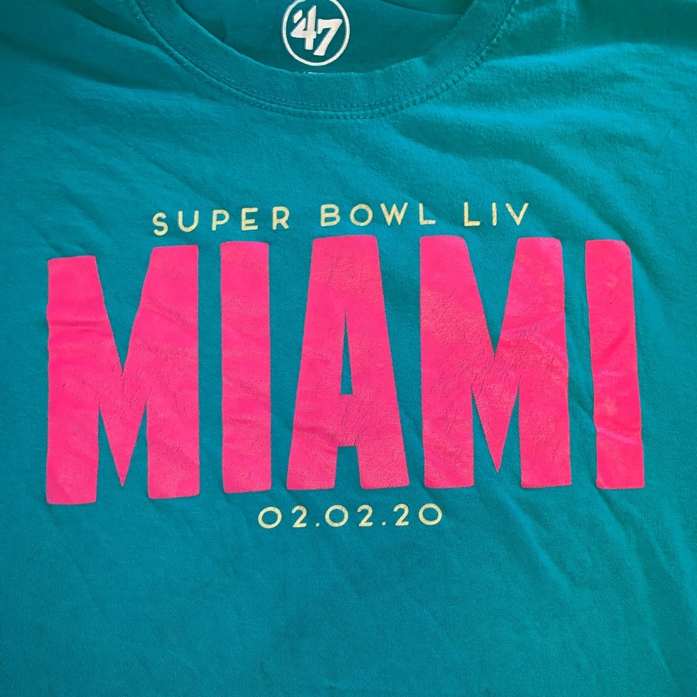 XXL teal and pink graphic short sleeve t-shirt